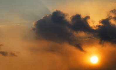 Fototapeta premium 夕暮れ 夕焼け 夕日 空 雲 素材