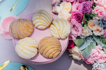 Lay flat of sweet bread with pink roses