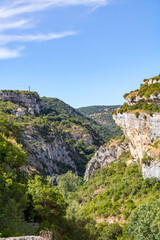 Fototapeta na wymiar Vue sur les Gorges du Brian depuis le village de Minerve (Occitanie, France)