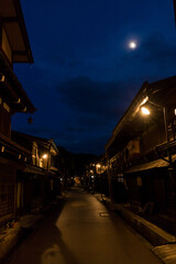 岐阜県の観光地高山の古い町並みの夜景