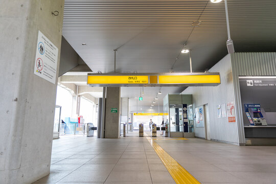 駅構内の改札口