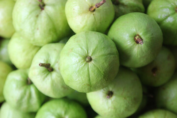 guava fruit on market tray
