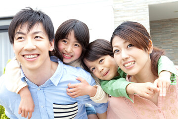 笑顔の親子