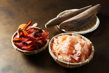 鰹節（削り節と厚削り節）