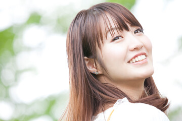 笑顔の女性