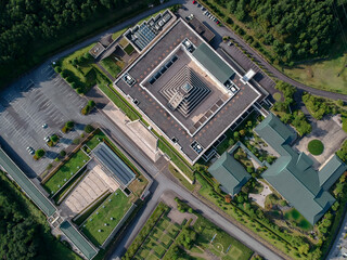 航空撮影した高山市の光ミュージアムの全貌風景