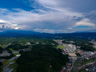 Fototapeta premium 航空撮影した夏の日本の田舎の街風景