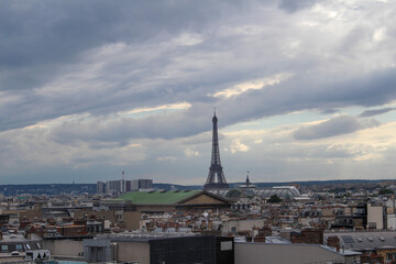 Paris mit Wolken 