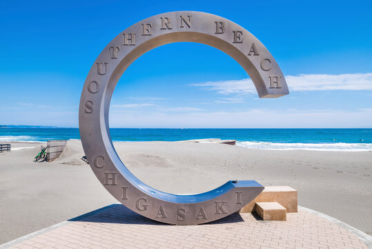 サザンビーチちがさきのモニュメント「茅ヶ崎サザンC」 / "Chigasaki Southern C", a monument of "Southern Beach Chigasaki". It is a popular tourist spot. Chigasaki, Kanagawa, Japan.