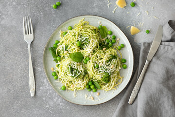 spaghetti with pesto sauce, parmesan and green peas