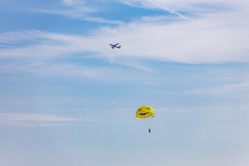 비행기와 패러 글라이딩