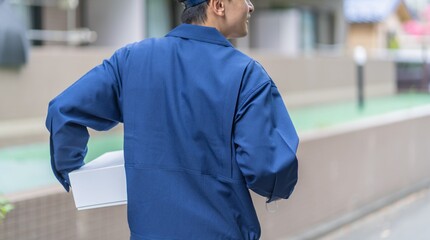 配達　30代　アジア人　ポートレート