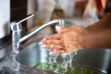 A woman washes his hands
