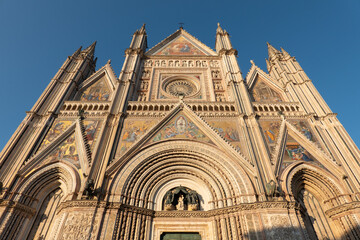 Obraz premium The facade of the cathedral of Orvieto, Italy, with its mosaics at sunset