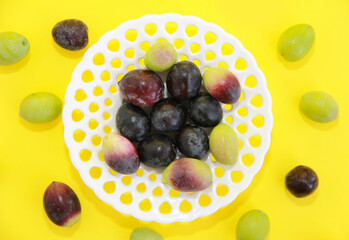 natural black and green olives in a decorative plate