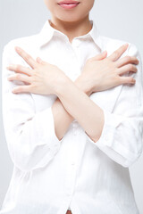 寒気がする女性