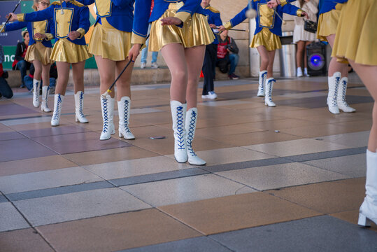 MAJORETTES BAILANDO
