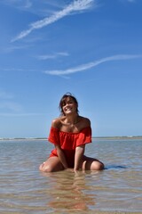 Fototapeta na wymiar Jeune femme à la plage
