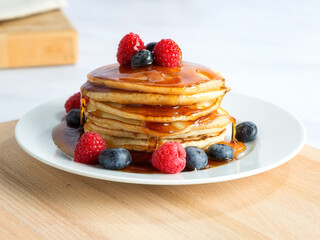 pancakes with raspberries and blueberries