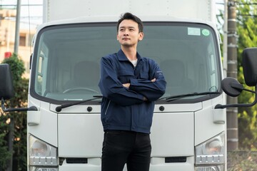 トラック　運転手　配送　ポートレート