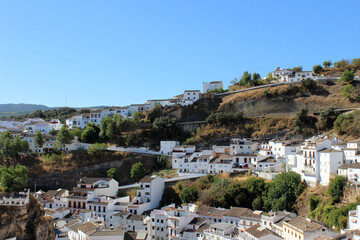Fototapeta na wymiar Landscape of Setenil de las Bodegas, white village of Cádiz (Andalusia, Spain) 
