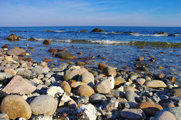 Fototapeta na wymiar Feuersteine am Strand, Insel Rügen - Flint stones on the beach, island Ruegen