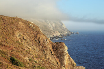 Fototapeta na wymiar Coast of Pacific ocean and morning fog
