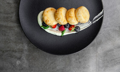 Cottage cheese pancakes with sour cream and raspberries