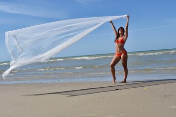 Comment bien poser à la plage en maillot de bain
