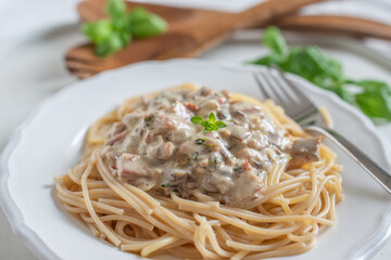 spaghetti with mushroom cheese sauce