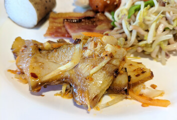 Grilled pork with with spicy oil and vegetables