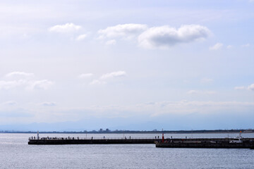 Fototapeta na wymiar 江の島東浜の空に浮かぶ雲