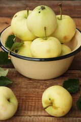 Delicious green apples with leaves on the table