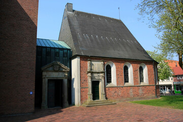 Außenansicht des Kirchenschiffes der Stadtkirche zu Jever. Jever, Niedersachsen, Deutschland, Europa