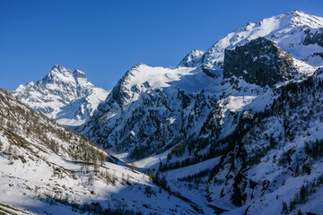 Fototapeta na wymiar monte Viso, 3841 mts, Valle del Guil,Alpes,parque natural Queyras,Francia-Italia, Europa