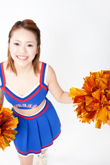 笑顔で応援するチアガール