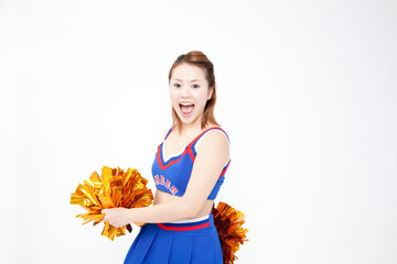 笑顔で応援するチアガール