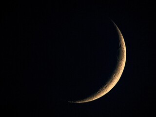Fototapeta na wymiar Ultimos rayos de la luna en la noche