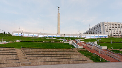 Fototapeta premium Samara. Russia. View of the monument of Glory and the government building of the Samara region