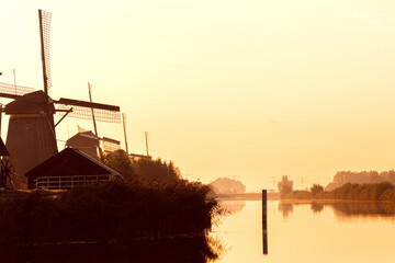 Fototapeta na wymiar Windmühlen/Windmill Kinderdijk Holland