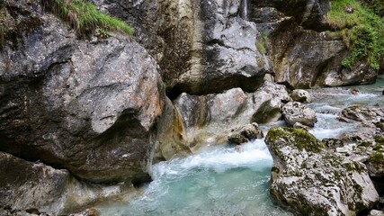 Wasser in den Alpen, Bäche und Flüsse im Hochgebirge