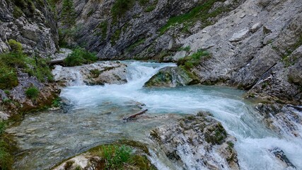 Wasser in den Alpen, Bäche und Flüsse im Hochgebirge