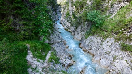 Wasser in den Alpen, Bäche und Flüsse im Hochgebirge