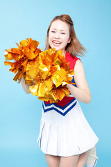 笑顔で応援するチアガール