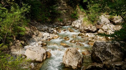 Wasser in den Alpen, Bäche und Flüsse im Hochgebirge