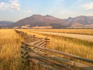 Obraz premium Dirt road in Montana