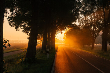 Sonnenaufgang auf die Strasse 1