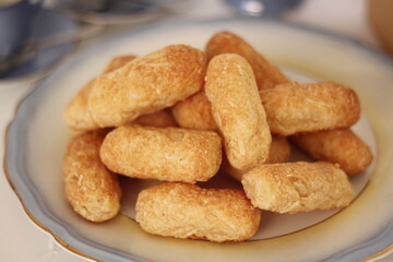 Pães de queijo com café