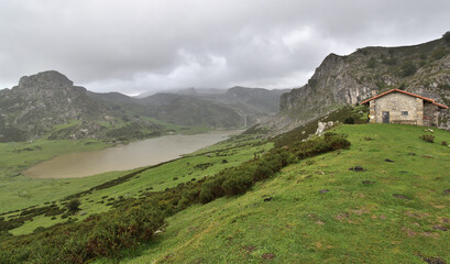 lago de montaña