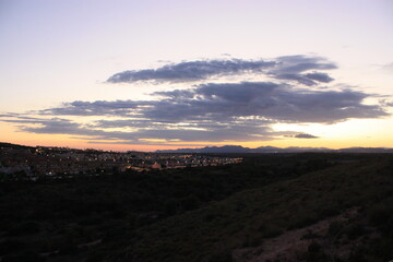 Fototapeta premium ATARDECER Y LUNA LLENA